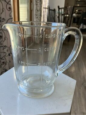 Vintage Unbranded Clear Glass 4-Cup Measuring Cup Embossed 1940-1950s